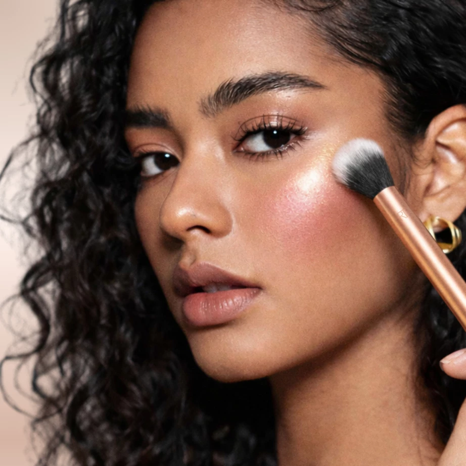 Cọ Highlight Đầu Nhọn RT Real Techniques Tapered Highlighting Brush R110